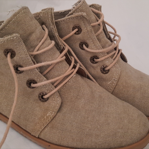 BearPaw Lace Up Bootie Shoes Size 9 - Picture 2 of 7